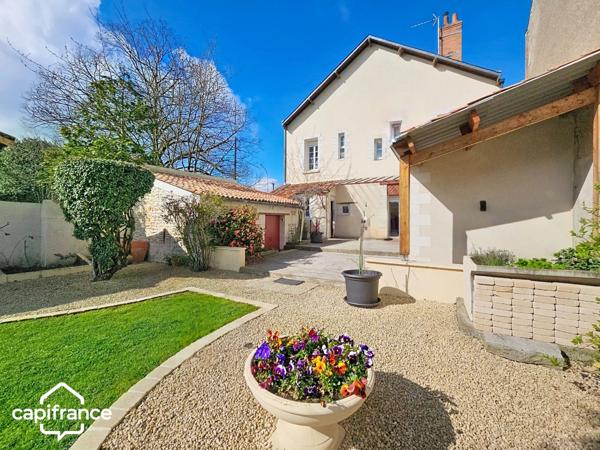 Grande maison familiale rénovée 243 m² – 6 chambres – jardin, terrasse, garage – Thouars centre (79100)