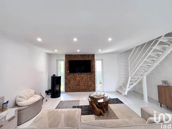 Maison 4 pièces de 100 m² à Douchy-les-Mines (59282)