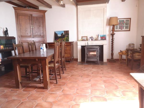 Maison Saint Georges Des Coteaux 4 pièce(s) 190 m²