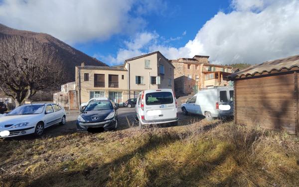 Terrain à vendre    Clamensane