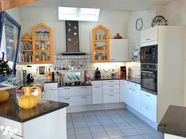 Maison tradi. et bois de 210 m² + 2 garages et parkings proche plages Rohu