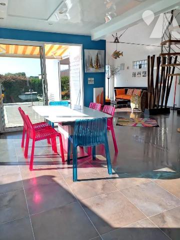 Maison tradi. et bois de 210 m² + 2 garages et parkings proche plages Rohu