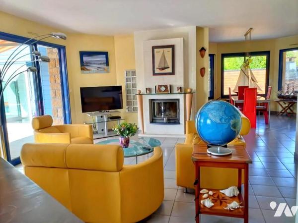 Maison tradi. et bois de 210 m² + 2 garages et parkings proche plages Rohu