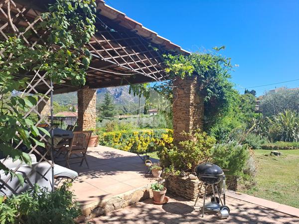 A VENDRE 13360 ROQUEVAIRE BATISSE PROVENCALE EN VIAGER TYPE 6 DE 173 M² SUR 6300 M² DE TERRAIN PISICNE 