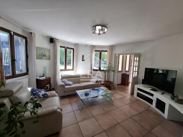 A VENDRE 13360 ROQUEVAIRE BATISSE PROVENCALE EN VIAGER TYPE 6 DE 173 M² SUR 6300 M² DE TERRAIN PISICNE 