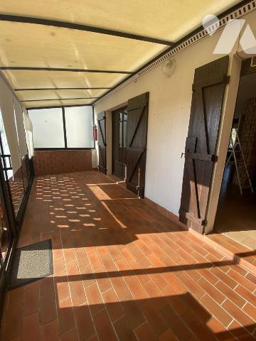 Maison deux chambres de plain pied avec garage. 