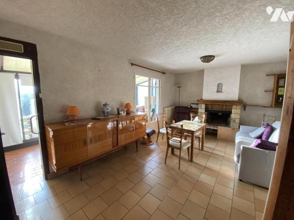 Maison deux chambres de plain pied avec garage. 