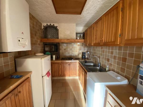 Maison deux chambres de plain pied avec garage. 