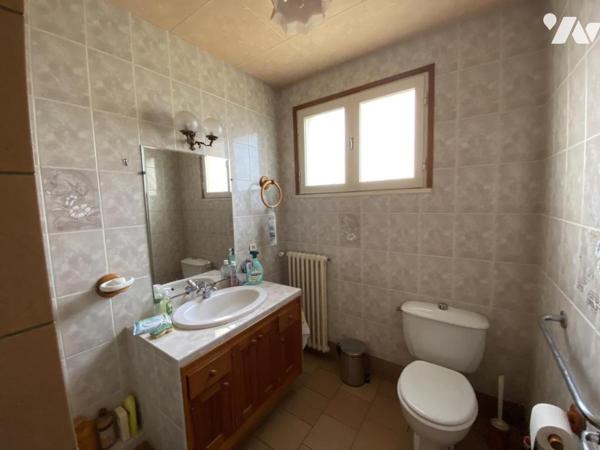 Maison deux chambres de plain pied avec garage. 