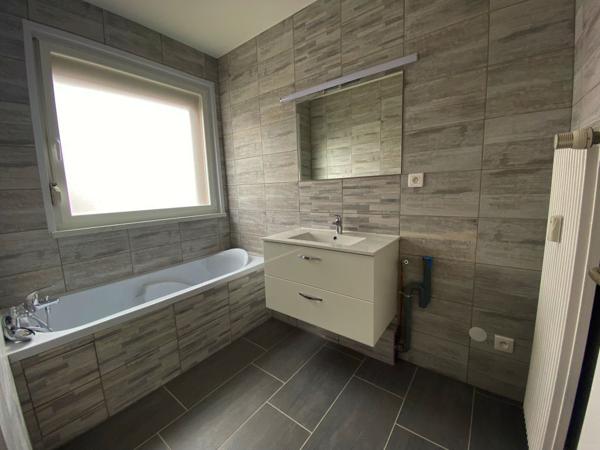 Appartement Colmar 3 pièces avec balcon, garage et cave.