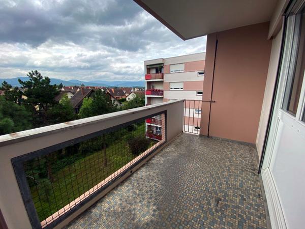 Appartement Colmar 3 pièces avec balcon, garage et cave.
