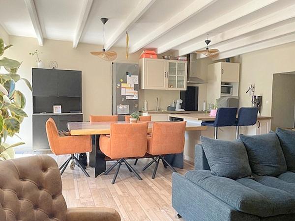 Maison en pierre  4 CHAMBRES, jardin et dépendance