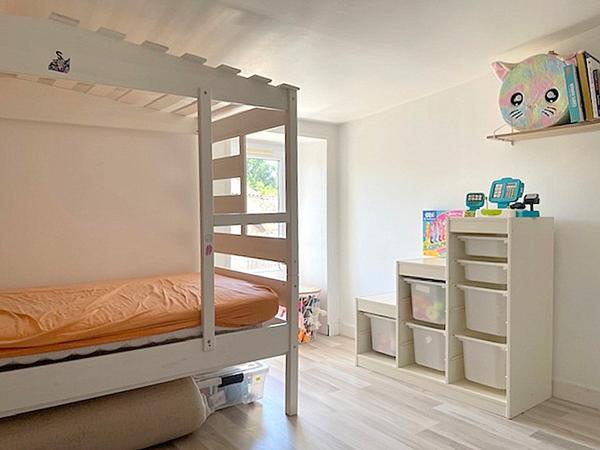 Maison en pierre  4 CHAMBRES, jardin et dépendance