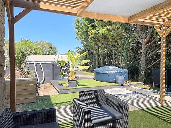 Maison en pierre  4 CHAMBRES, jardin et dépendance