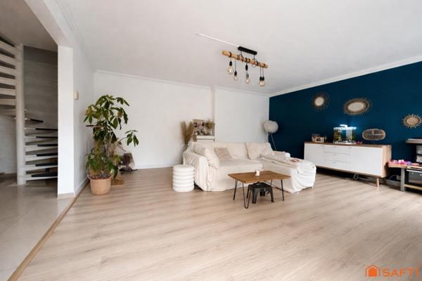 Entre la maison de ville et l'appartement SAFTI vous présente ce SUPERBE DUPLEX - COUP DE COEUR au Bois Joli à MAUREPAS -