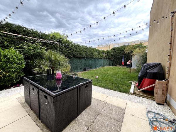 Entre la maison de ville et l'appartement SAFTI vous présente ce SUPERBE DUPLEX - COUP DE COEUR au Bois Joli à MAUREPAS -