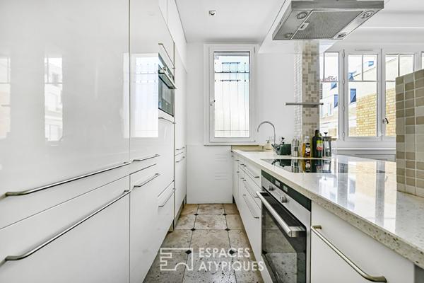 Etage élevé traversant avec balcon-terrasse à Auteuil Sud