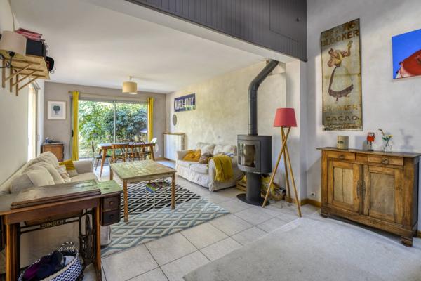 Maison ancienne rénovée avec jardin arboré
