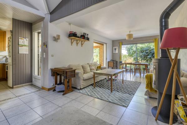 Maison ancienne rénovée avec jardin arboré