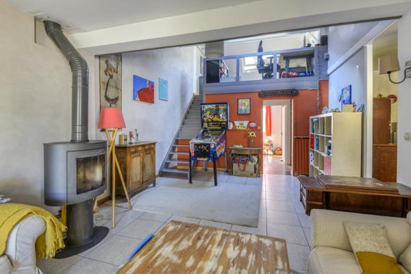 Maison ancienne rénovée avec jardin arboré