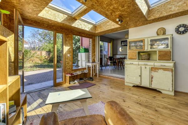 Maison ancienne rénovée avec jardin arboré