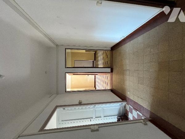 Cet appartement est situé au 3éme étage d'une petite copropriété.