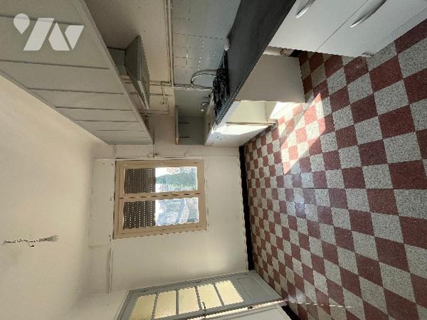 Cet appartement est situé au 3éme étage d'une petite copropriété.