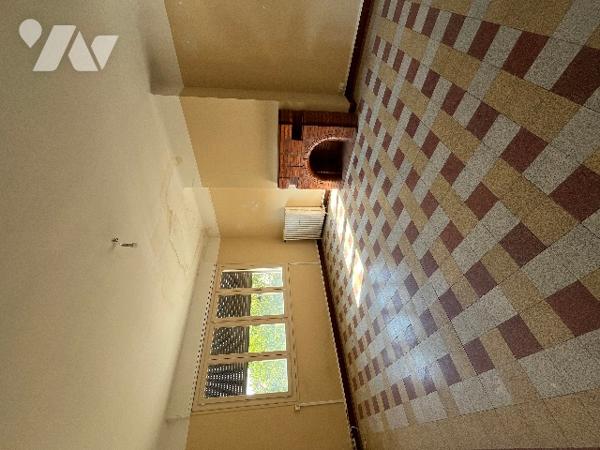 Cet appartement est situé au 3éme étage d'une petite copropriété.