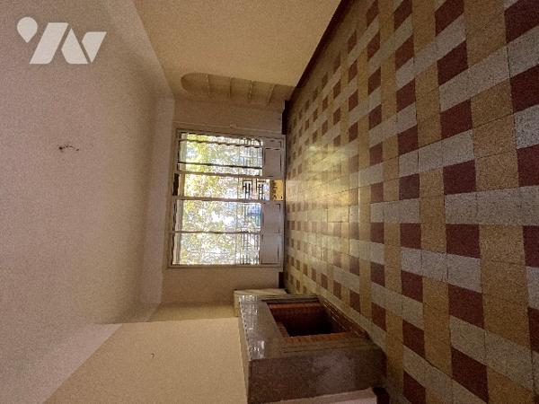 Cet appartement est situé au 3éme étage d'une petite copropriété.