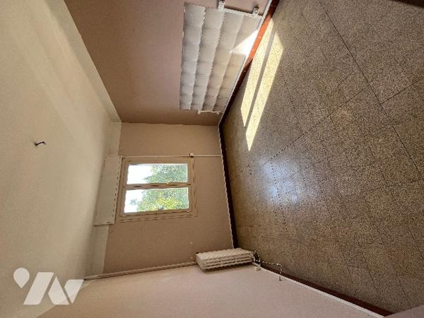 Cet appartement est situé au 3éme étage d'une petite copropriété.