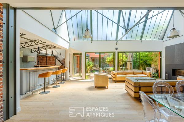 Anciens entrepôts de presse réhabilités en loft de plain pied avec patios