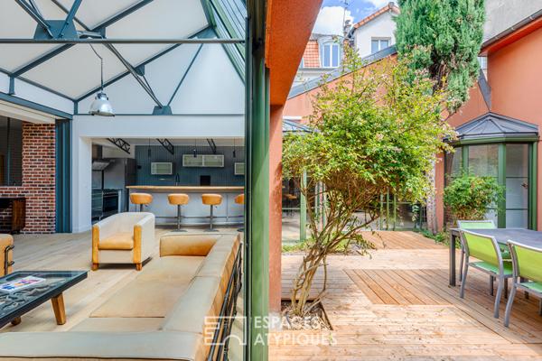 Anciens entrepôts de presse réhabilités en loft de plain pied avec patios