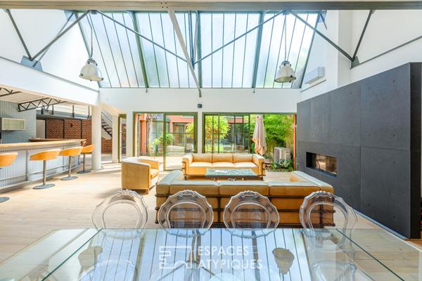 Anciens entrepôts de presse réhabilités en loft de plain pied avec patios