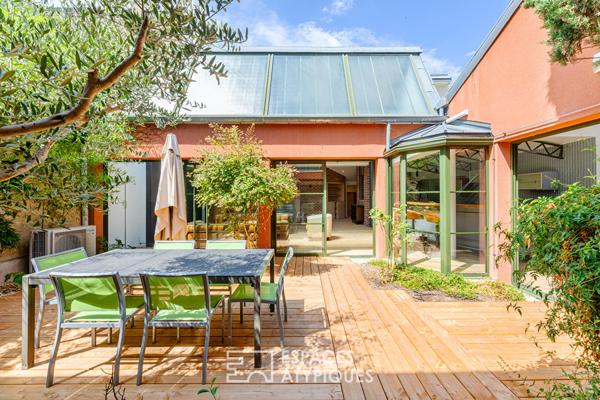 Anciens entrepôts de presse réhabilités en loft de plain pied avec patios