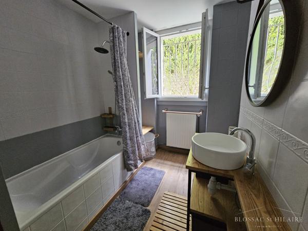 POITIERS CENTRE-VILLE secteur gare, appartement T3 meublé avec jardinet et cave.