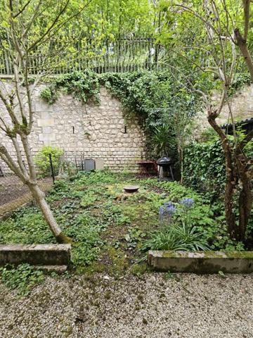 POITIERS CENTRE-VILLE secteur gare, appartement T3 meublé avec jardinet et cave.