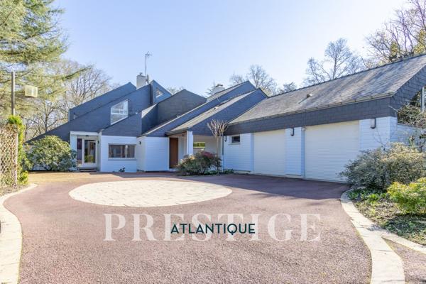 CARQUEFOU - LE HOUSSEAU - VILLA D'ARCHITECTE 347 M2 - MAGNIFIQUE PARC 7240 M2 - PISCINE & SALLE DE SPORT