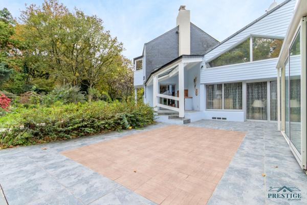 CARQUEFOU - LE HOUSSEAU - VILLA D'ARCHITECTE 347 M2 - MAGNIFIQUE PARC 7240 M2 - PISCINE & SALLE DE SPORT