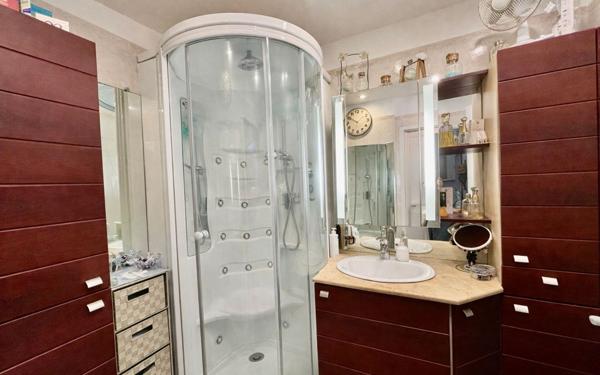 Appartement à vendre    3 pièces • 70 m2 Le Cannet