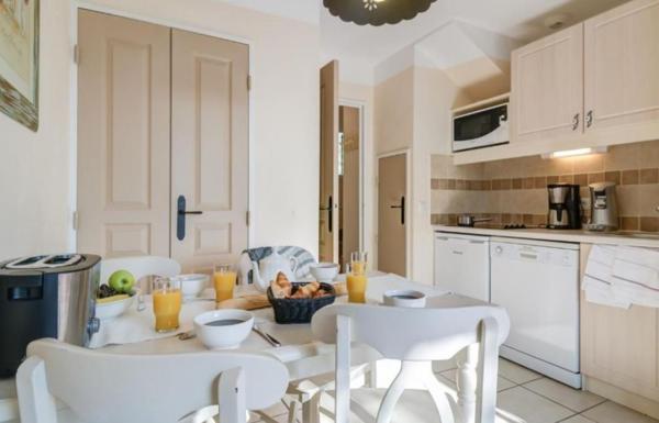 INVESTISSEMENT LOCATIF – GROSPIERRES – Résidence Tourisme Pierre & Vacances Village Le Rouret - 6,15 % de rentabilité