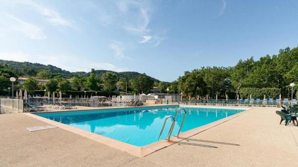 INVESTISSEMENT LOCATIF – GROSPIERRES – Résidence Tourisme Pierre & Vacances Village Le Rouret - 6,15 % de rentabilité