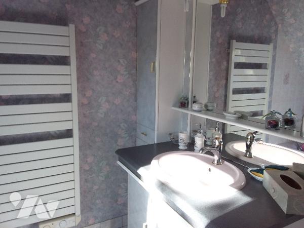 MAISON DE QUALITE PROCHE CENTRE VILLE COUR-CHEVERNY ET A 10 MNS DE BLOIS