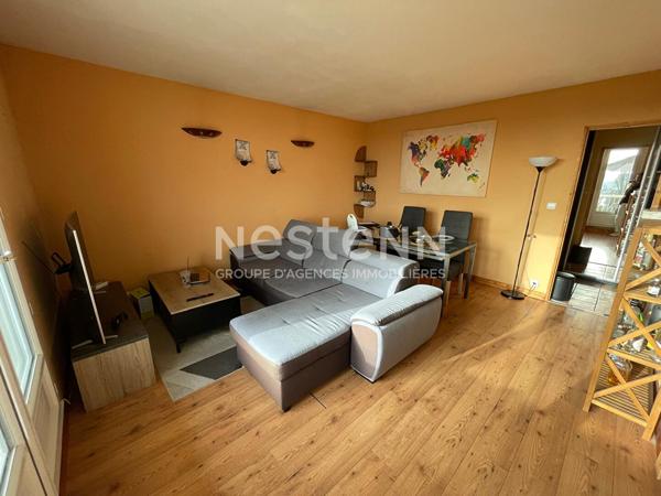 A VENDRE CHILLY-MAZARIN, un appartement de 3 pièces avec balcon, cellier et place de parking. Isolation et ravalement voté et payé par le vendeur.