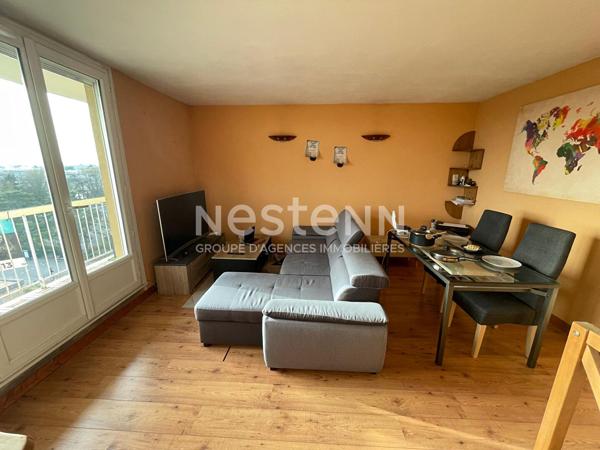 A VENDRE CHILLY-MAZARIN, un appartement de 3 pièces avec balcon, cellier et place de parking. Isolation et ravalement voté et payé par le vendeur.