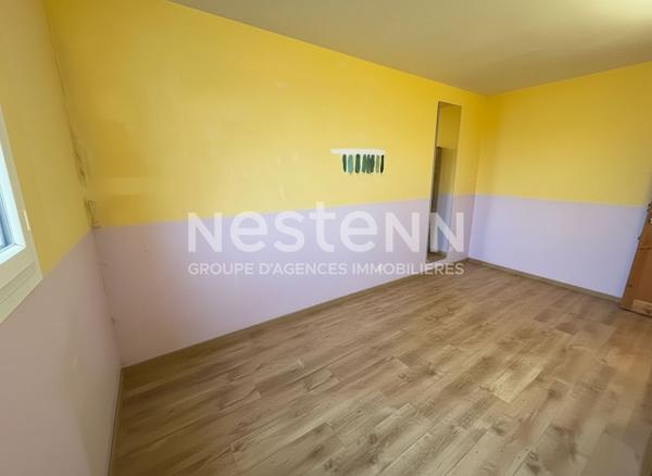 A VENDRE CHILLY-MAZARIN, un appartement de 3 pièces avec balcon, cellier et place de parking. Isolation et ravalement voté et payé par le vendeur.