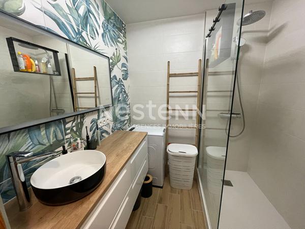 A VENDRE CHILLY-MAZARIN, un appartement de 3 pièces avec balcon, cellier et place de parking. Isolation et ravalement voté et payé par le vendeur.