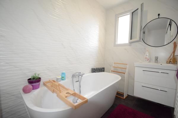 Maison à vendre 6 pièces ANGOULEME centre 3 chambres, bureau, jardin, garage, piscine