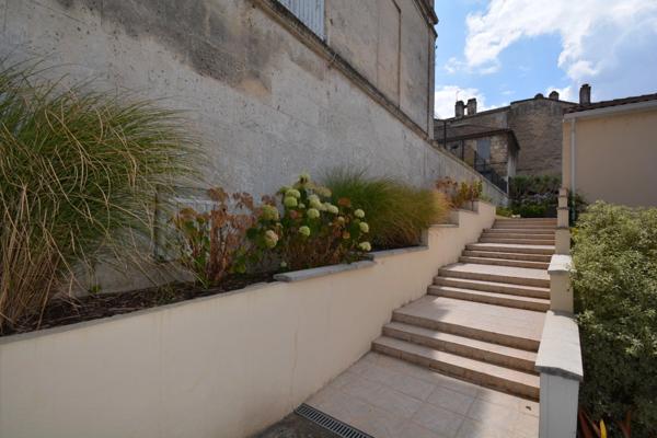 Maison à vendre 6 pièces ANGOULEME centre 3 chambres, bureau, jardin, garage, piscine