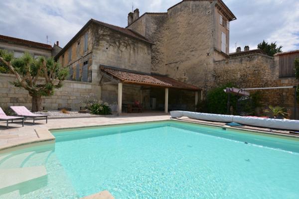 Maison à vendre 6 pièces ANGOULEME centre 3 chambres, bureau, jardin, garage, piscine