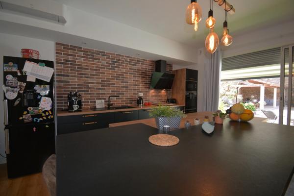 Maison à vendre 6 pièces ANGOULEME centre 3 chambres, bureau, jardin, garage, piscine